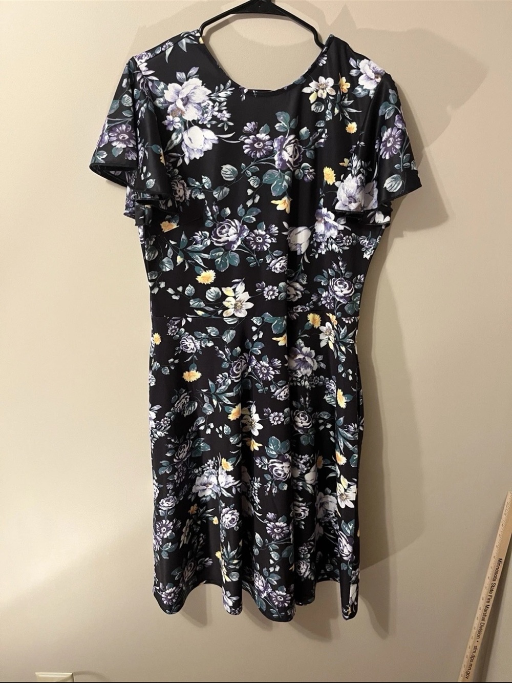 Black Floral Midi Dress with Flutter Sleeves Women’s XL